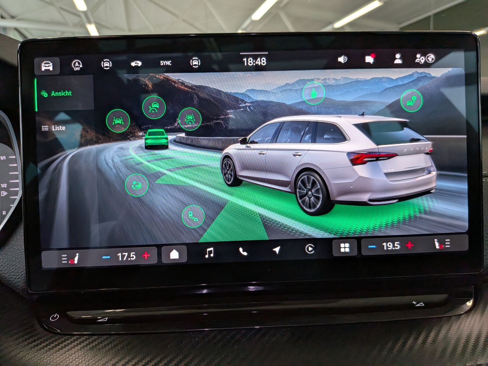 Fahrzeugabbildung SKODA Octavia 2.0TDI Sportline Matrix Canton Pano ACC
