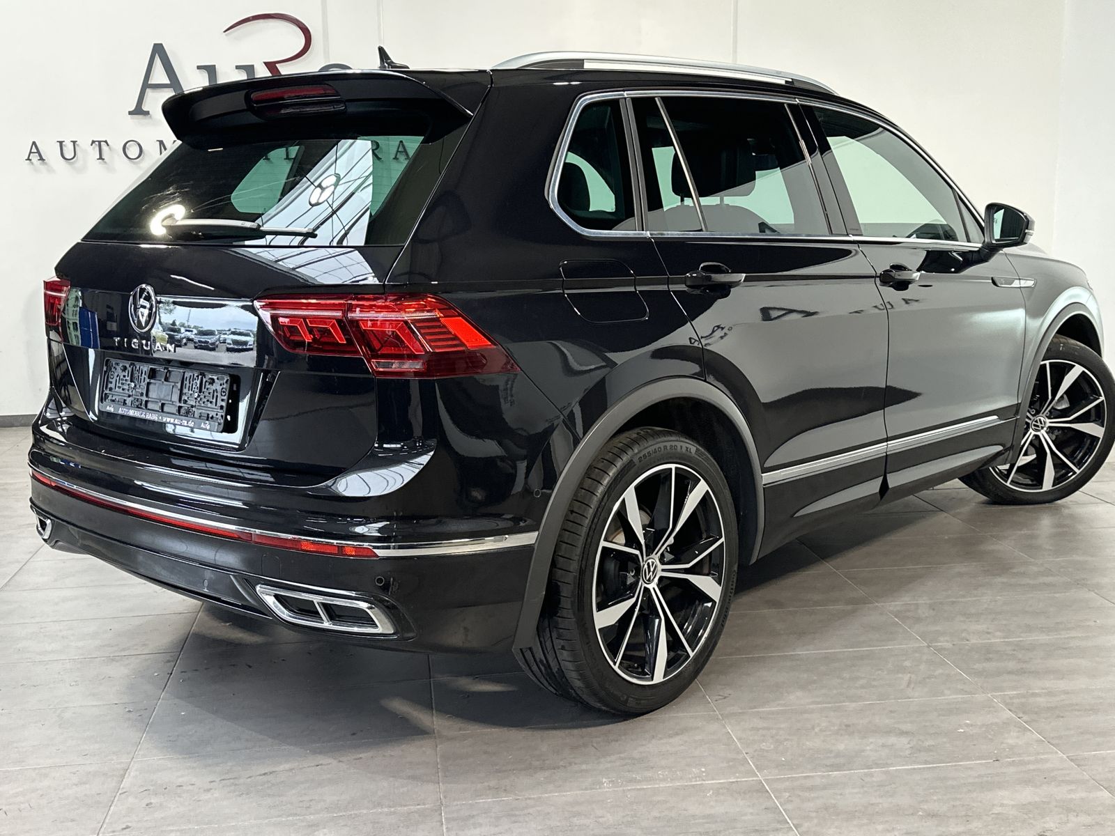 Fahrzeugabbildung Volkswagen Tiguan 1.5 TSI DSG R-Line NAV+LED+AHK+20ZOLL+KAM