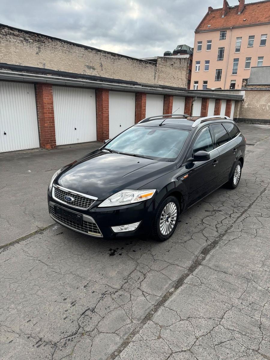 Ford Mondeo 2010 — rear view