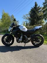 Kawasaki Z650 Akra+Sportpaket  - Kawasaki Motorräder in Leipzig