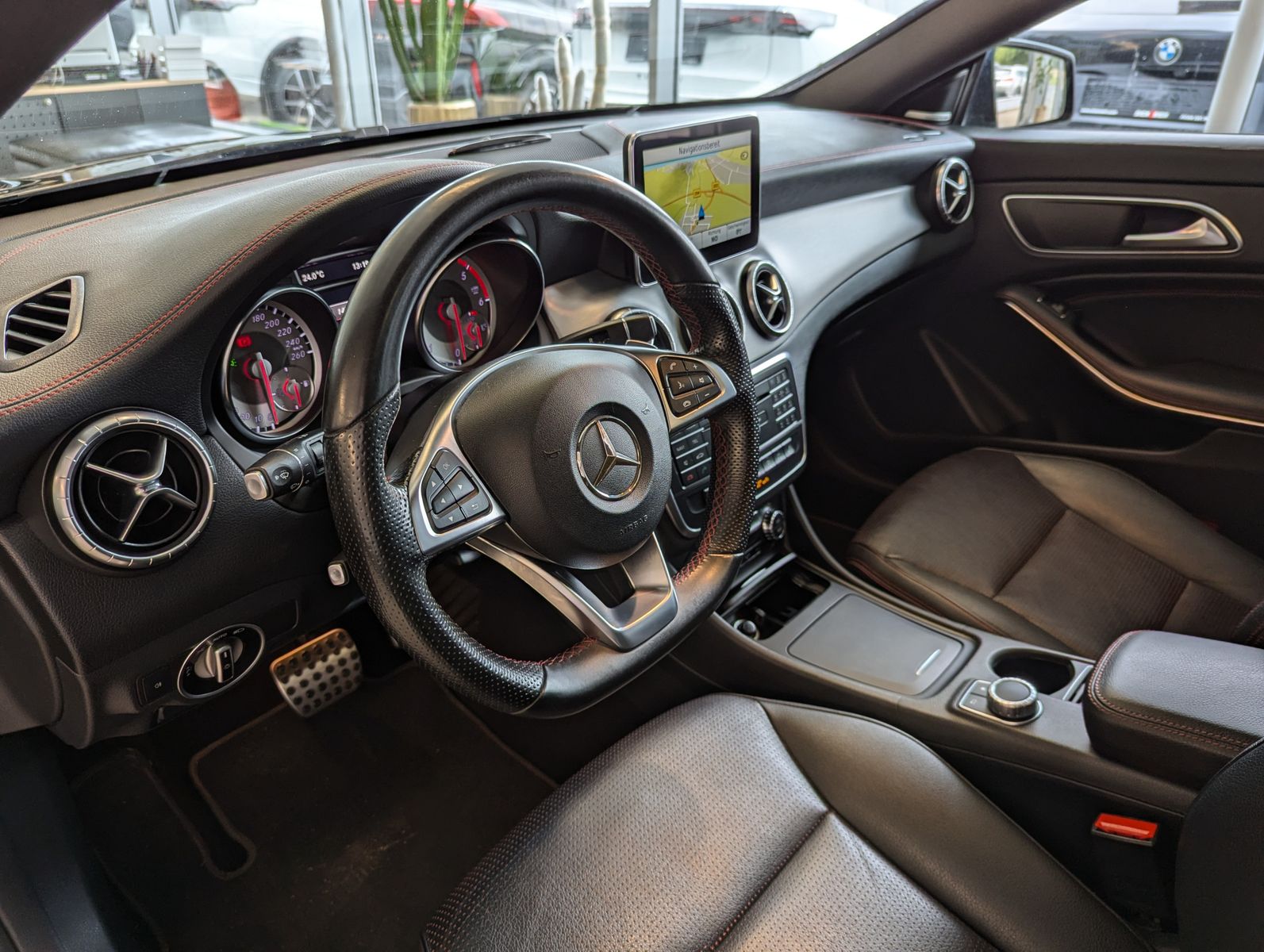 MERCEDES-BENZ CLA 220 Shooting Brake AMG Pano Bi-Xe Harman H/K - Image 21