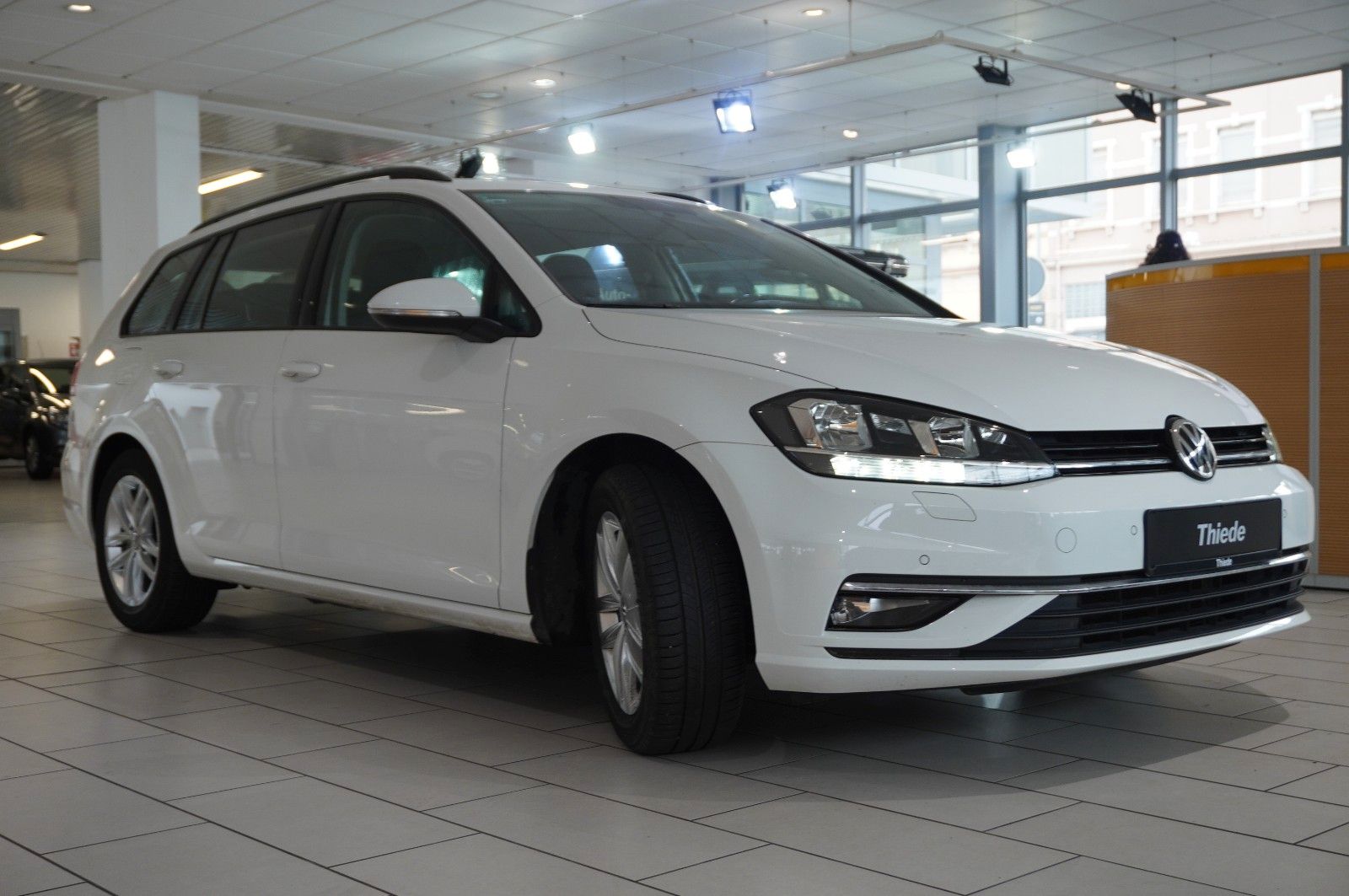 Fahrzeugabbildung Volkswagen Golf VII Variant 1.6 TDI NAVI/LED/SH/ACC/PDC/AHK