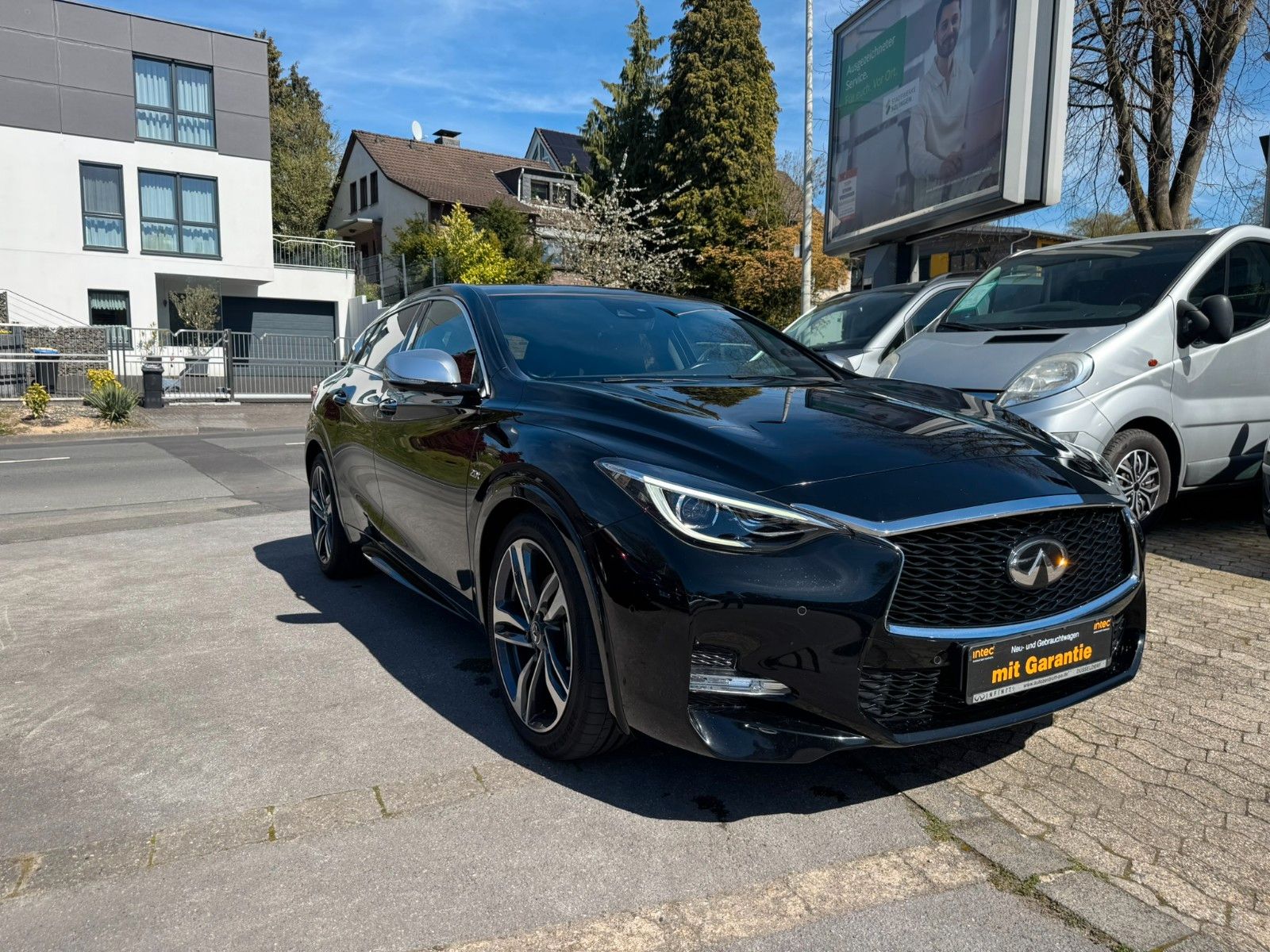 INFINITI Q30