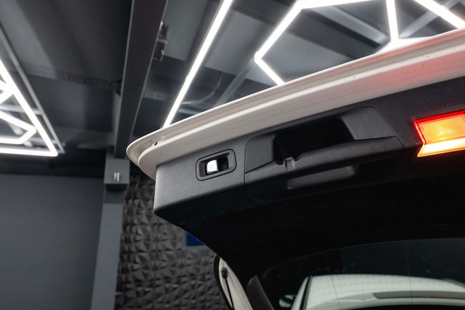 Fahrzeugabbildung Mercedes-Benz E 220d AMG Night-Paket | ACC | LED | Widescreen
