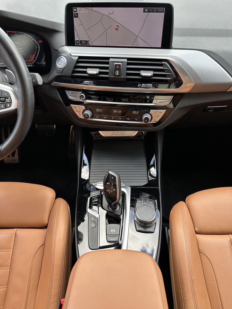 Fahrzeugabbildung BMW X3 xDrive30d M-Sport NAV+LED+PANORAMA+HUD+KAMERA