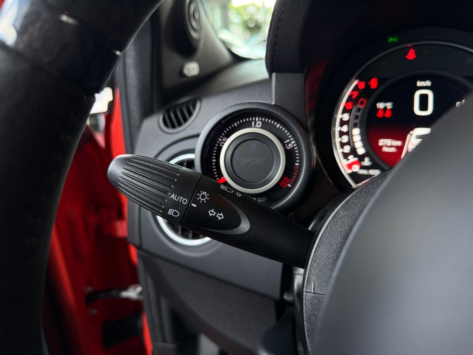 Fahrzeugabbildung Abarth 695 Competizione BEATS NAVI SABELT