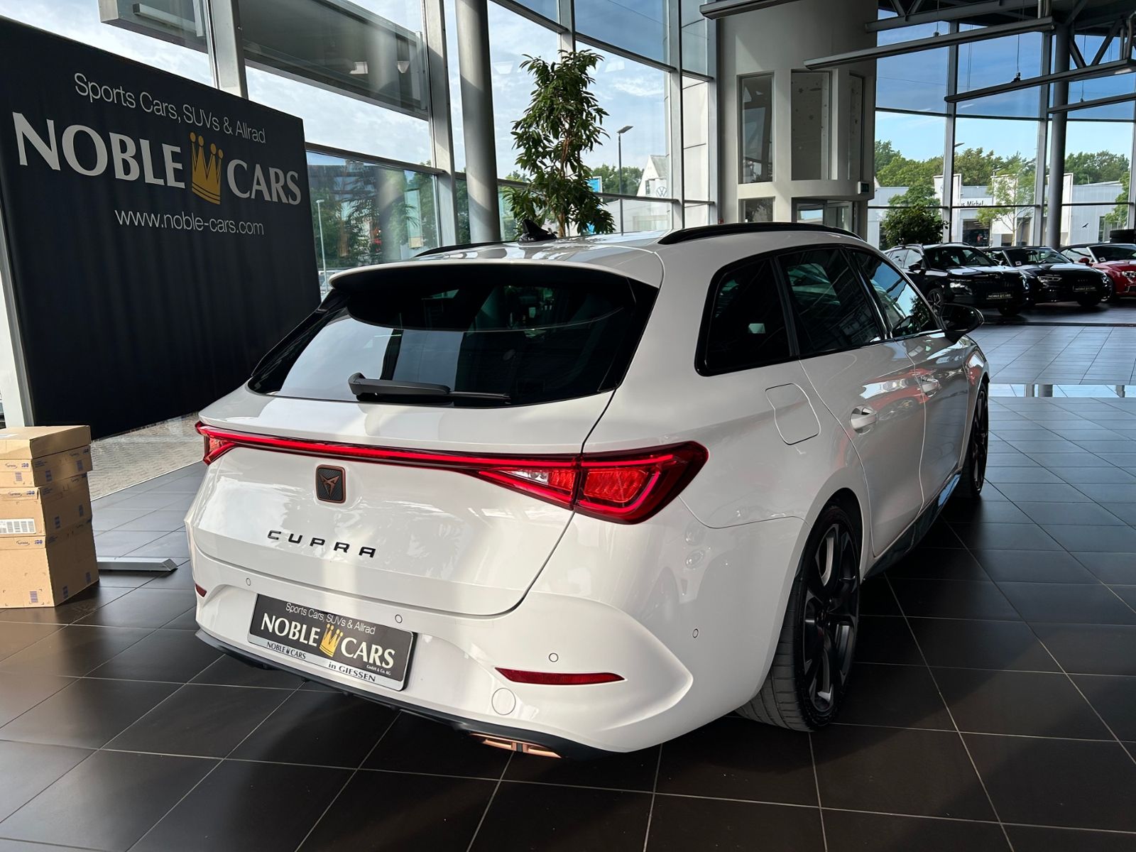 Fahrzeugabbildung CUPRA Leon Sportstourer VZ e-Hybrid NAV RFK SHZ 19"