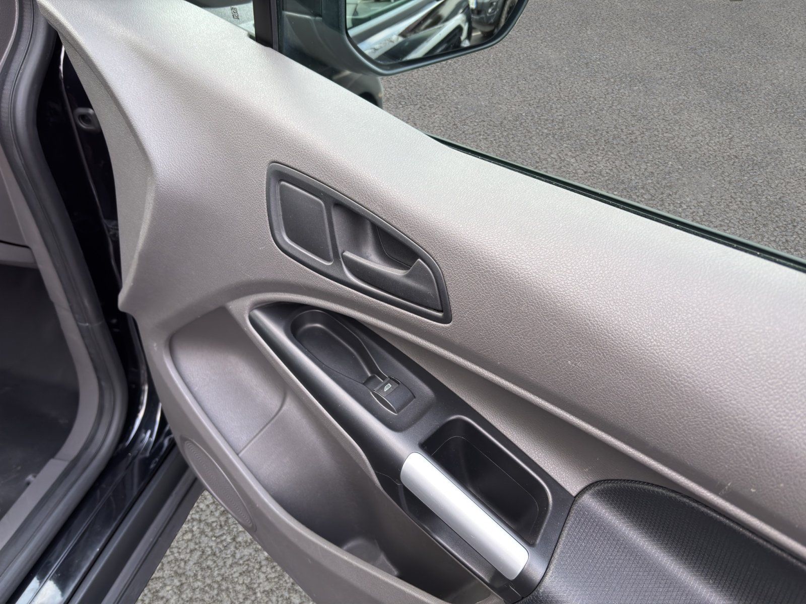 Fahrzeugabbildung Ford Transit Connect #AHK Kasten lang Trend