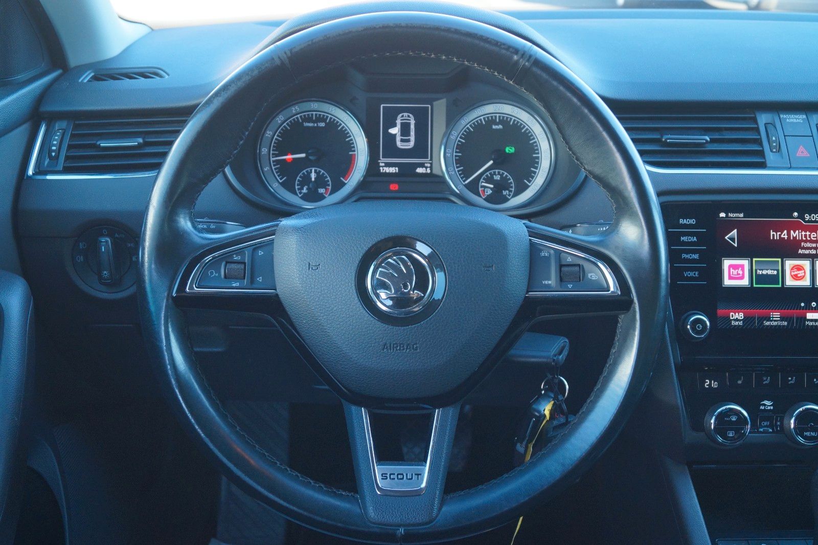 Fahrzeugabbildung SKODA Octavia Combi Scout 4x4 *TÜV, Inspektion neu