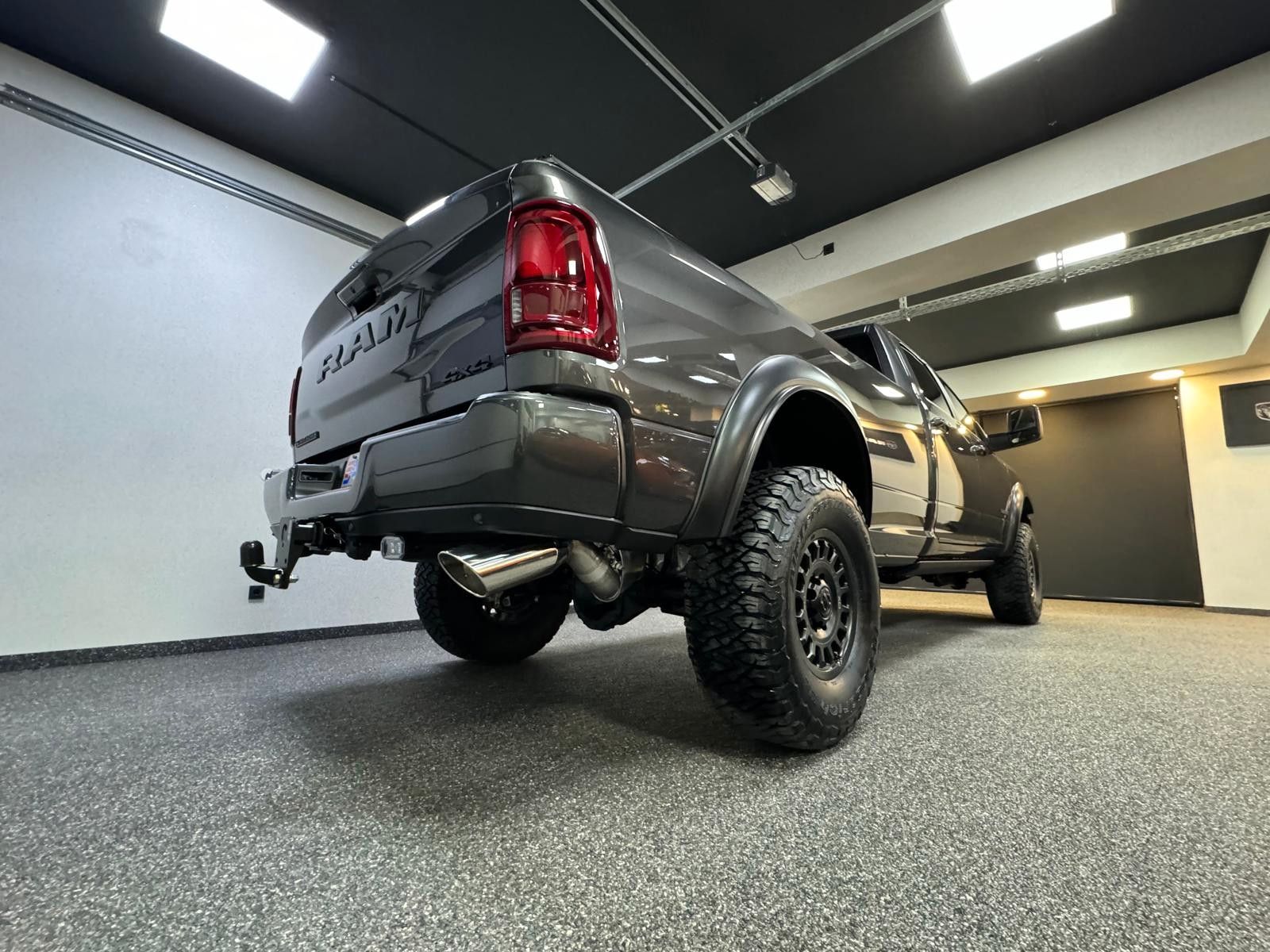 Fahrzeugabbildung Dodge RAM 3500 LARAMIE AEV OFF ROAD 6.4L-V8 37"-LONG