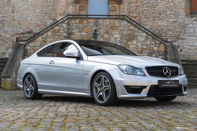 Mercedes-Benz C 63 AMG Coupé Bixenon Kam Nav Pano Harman