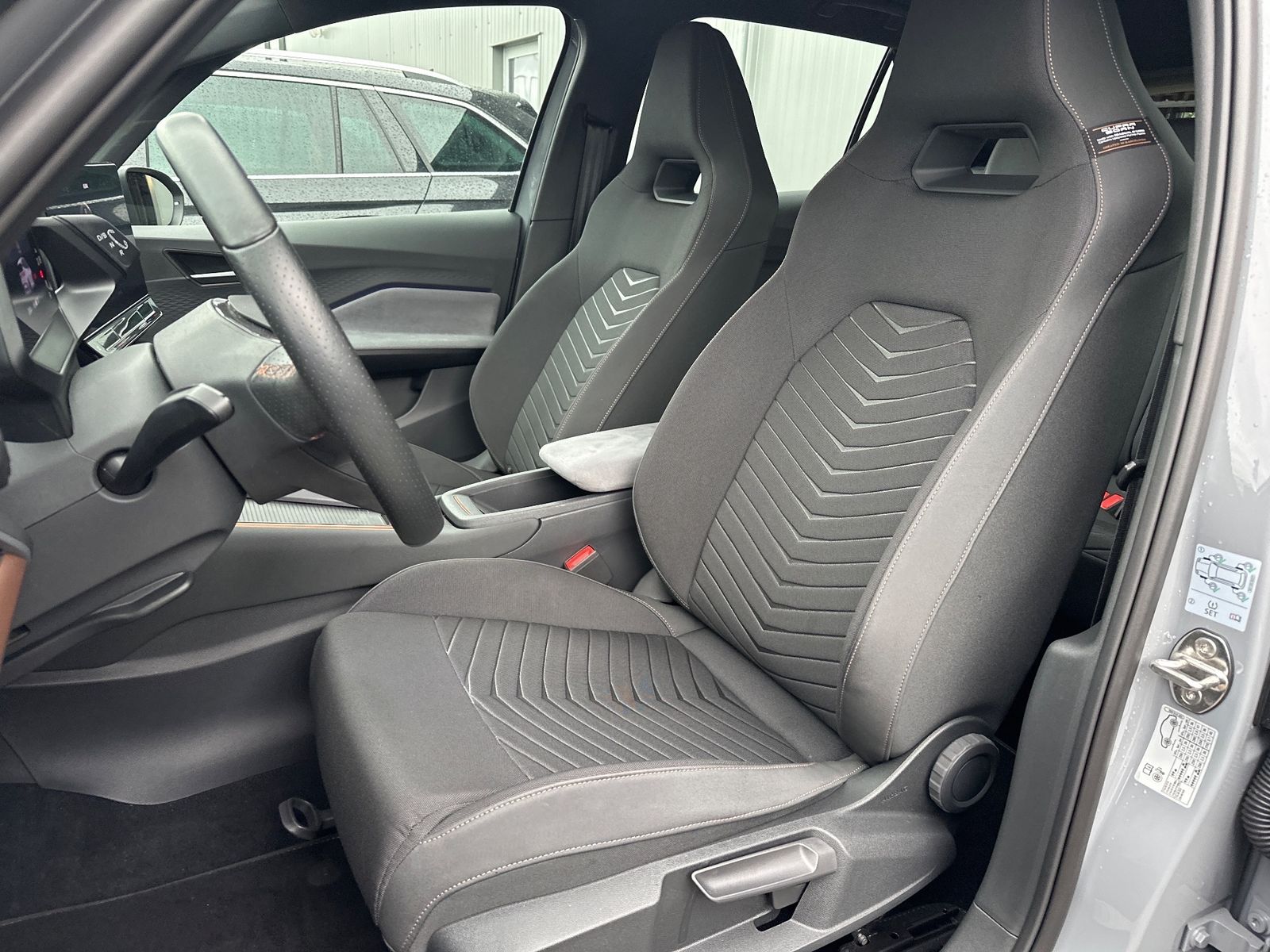 Fahrzeugabbildung CUPRA Born 150kW/58kWh NAV+LED+18ZOLL+KEYLESS+DAB+1HD