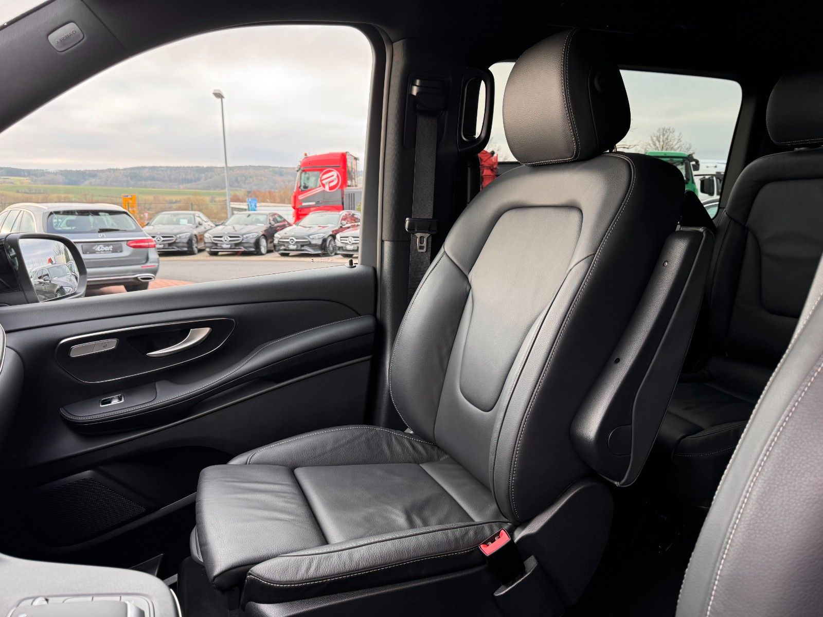 Fahrzeugabbildung Mercedes-Benz V 300 d 4MATIC AVA Extral AHK DISTRONIC Stdh