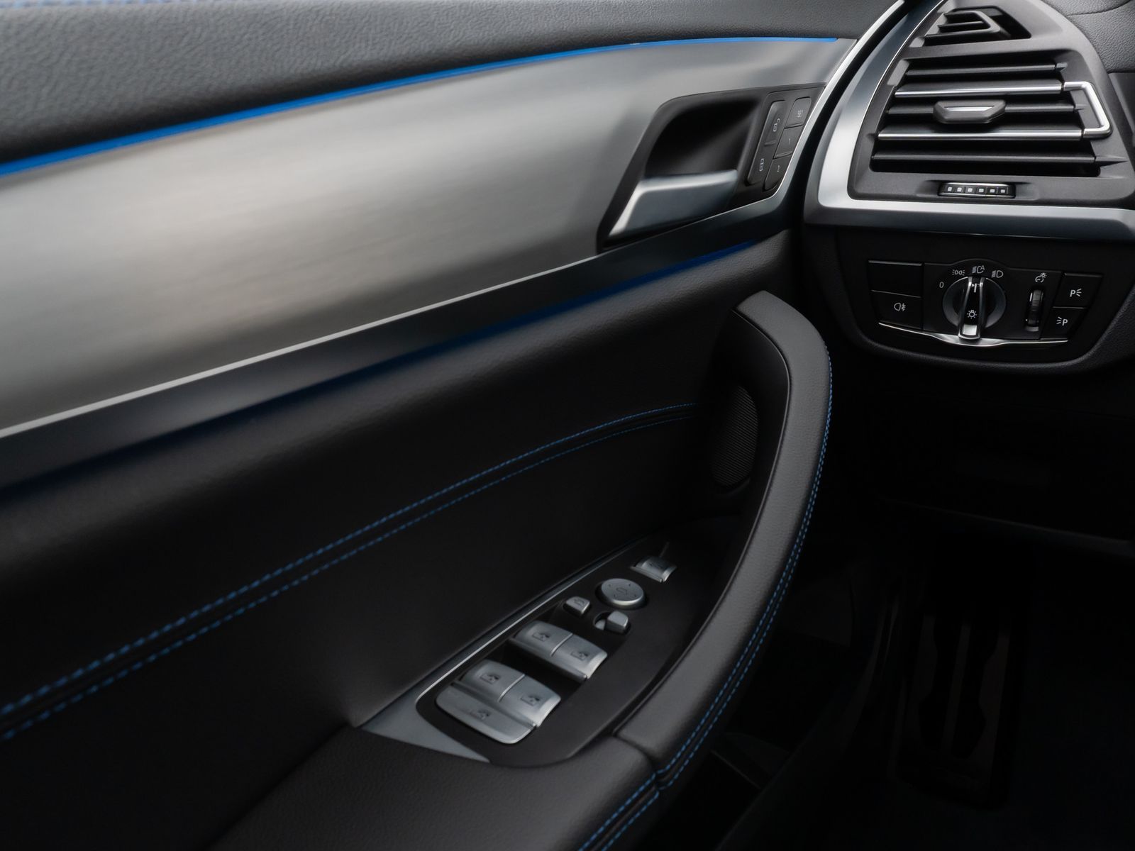 Fahrzeugabbildung BMW iX3 Impressive M Sport Pano 360°Laser HUD H/K