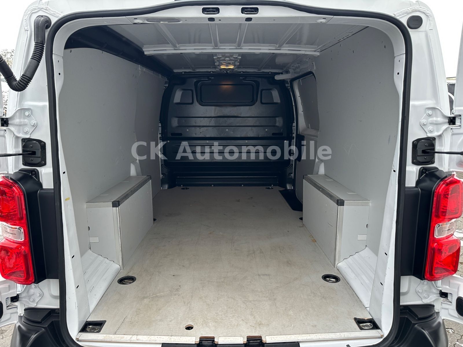 Fahrzeugabbildung Opel Vivaro Kasten 2.0 Diesel EditionL3/Klima/PDC/Kam