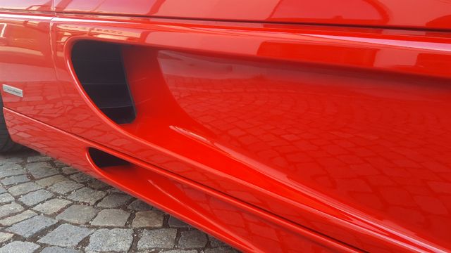 Fahrzeugabbildung Ferrari F355 GTS F1 *1. Hand*dt. Auto*Challenge*Embleme
