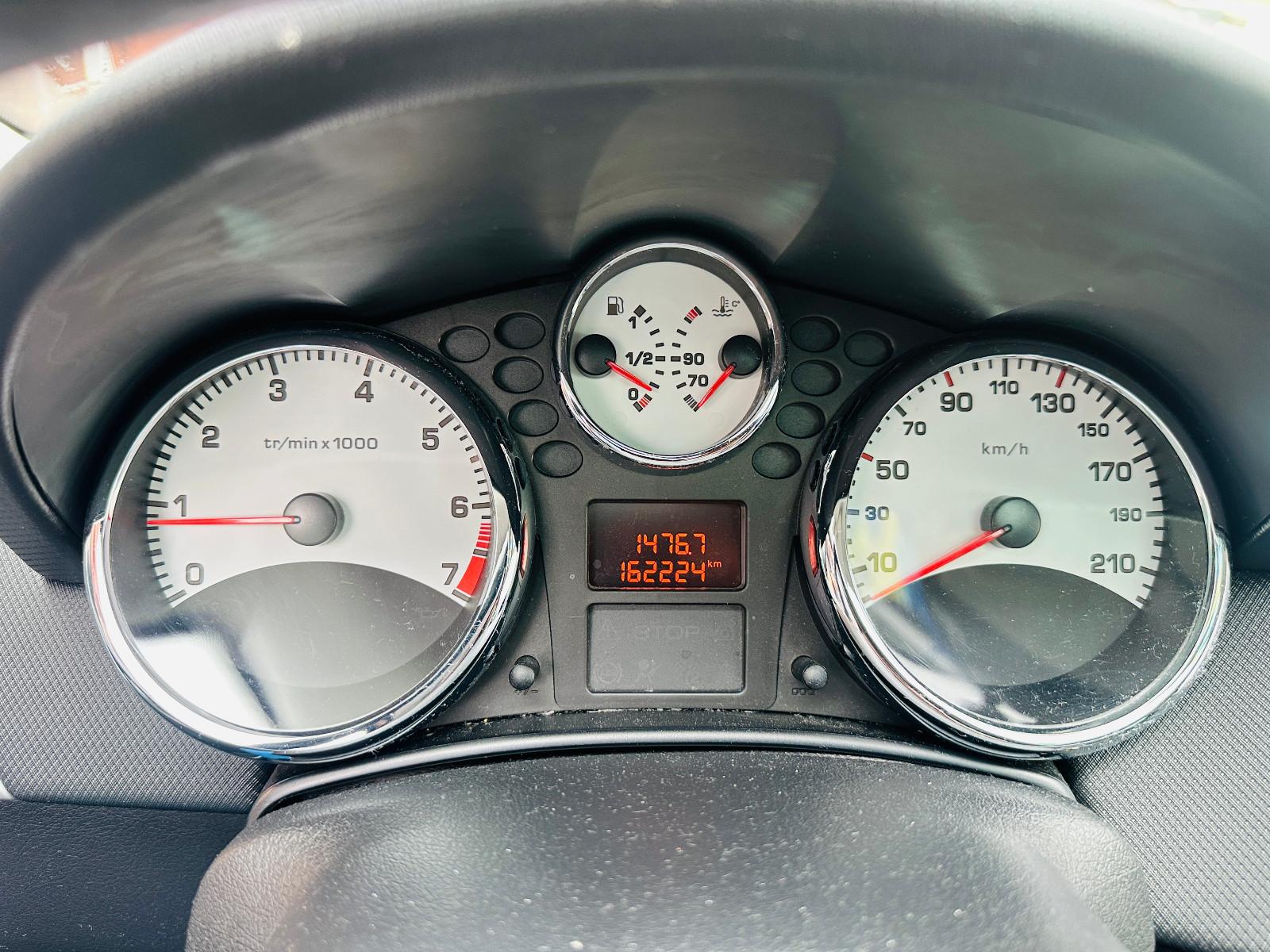 Peugeot 207 2012 — photo 12
