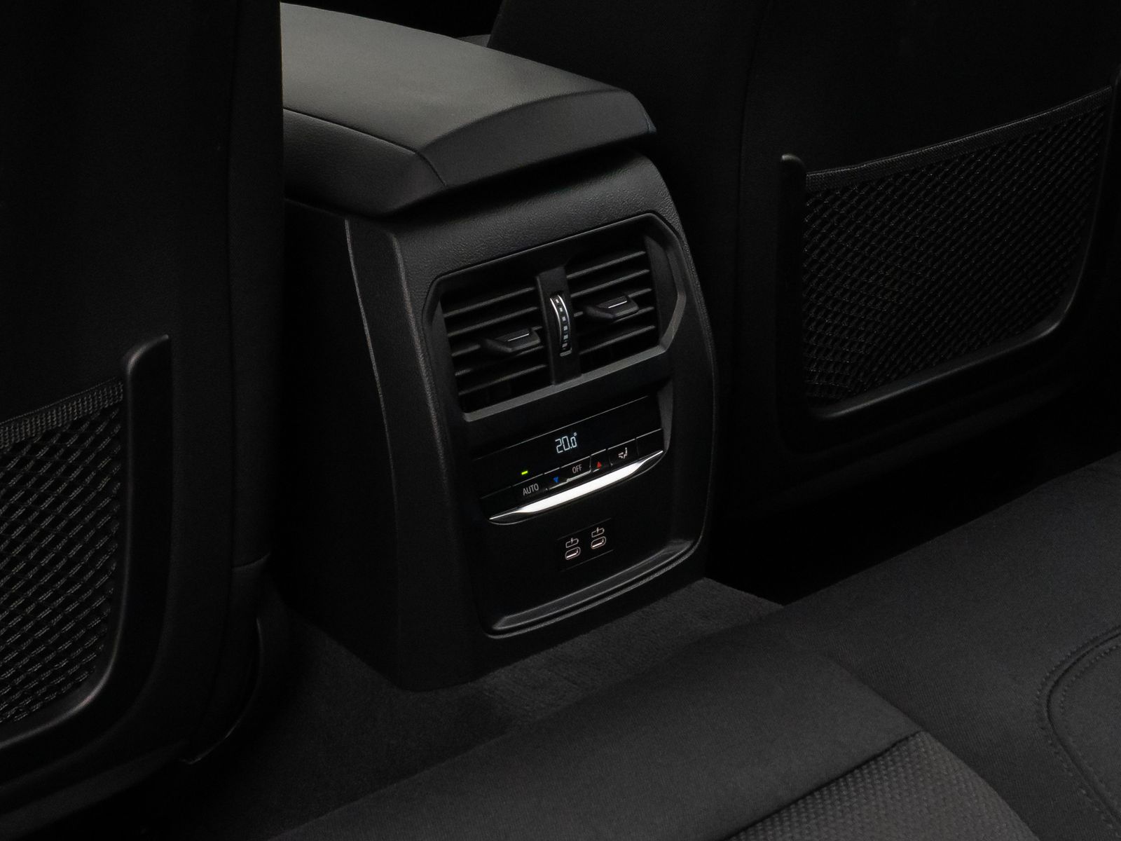 Fahrzeugabbildung BMW 330e DAB CockPit+ PDC LED Geschwindigkeitsreg