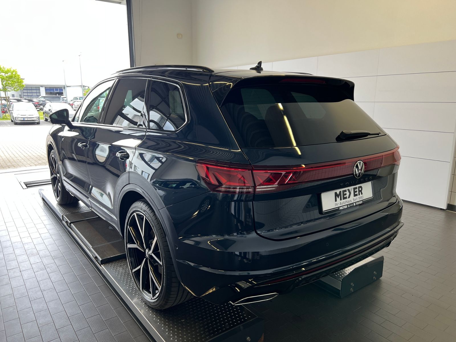 Fahrzeugabbildung Volkswagen Touareg R-Line 3.0 TDI 4MOTION *AHK, Adaptivfwg.