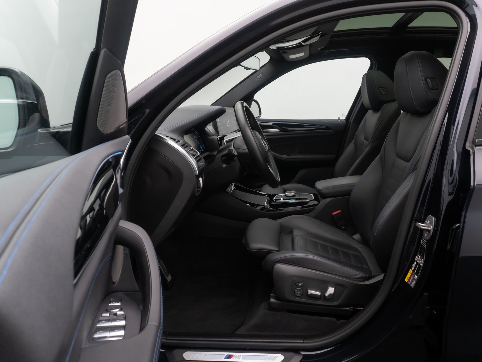 Fahrzeugabbildung BMW iX3 IMPRESSIVE H/K 360&deg;Panorma HUD DAB Sport 20"
