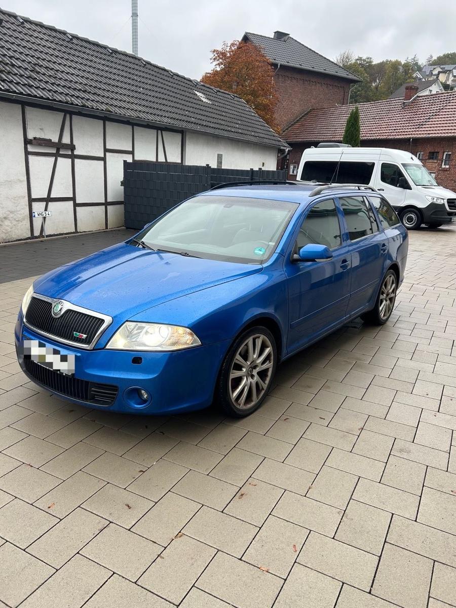 Skoda Octavia 2006 — салон