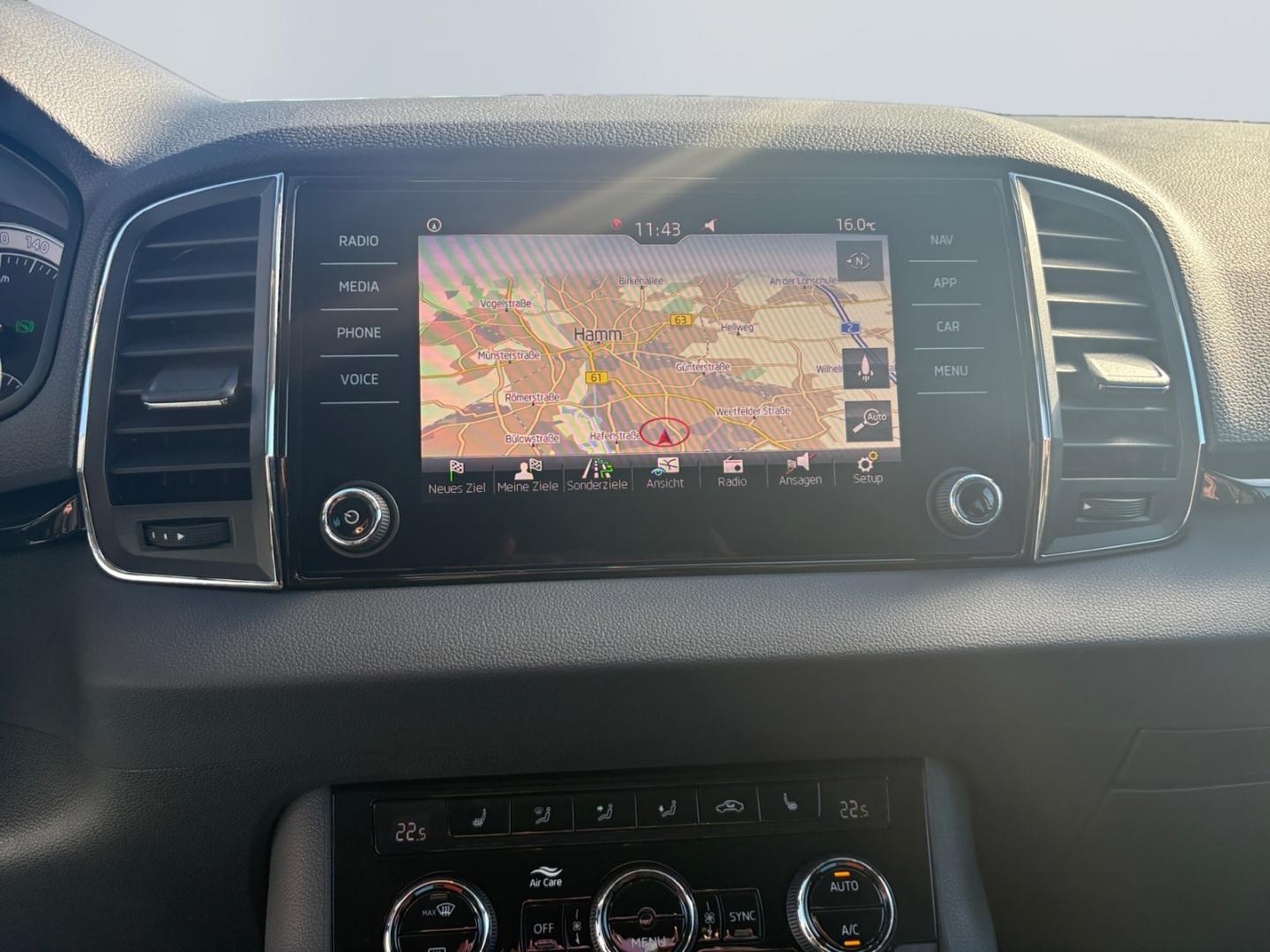Skoda Karoq 1.6 TDI DSG Style *LED*AHK*CAM*CarPlay*SHZ