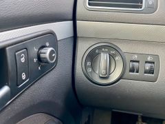 Fahrzeugabbildung Volkswagen Touran 1.6 TDI Life AAC NAVI SHZ PDC VORN ALU