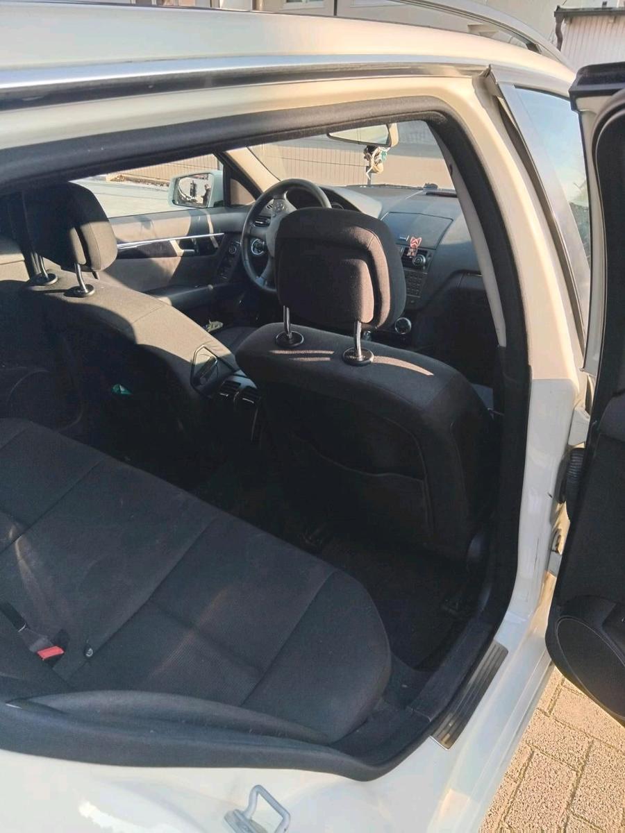 Mercedes-Benz C200 2010 — photo 5