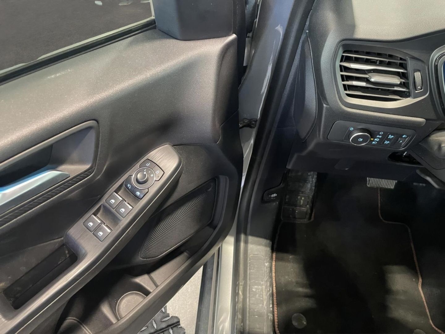 Fahrzeugabbildung Ford Kuga Hybrid ST-Line Navi Digitales Cockpit LED
