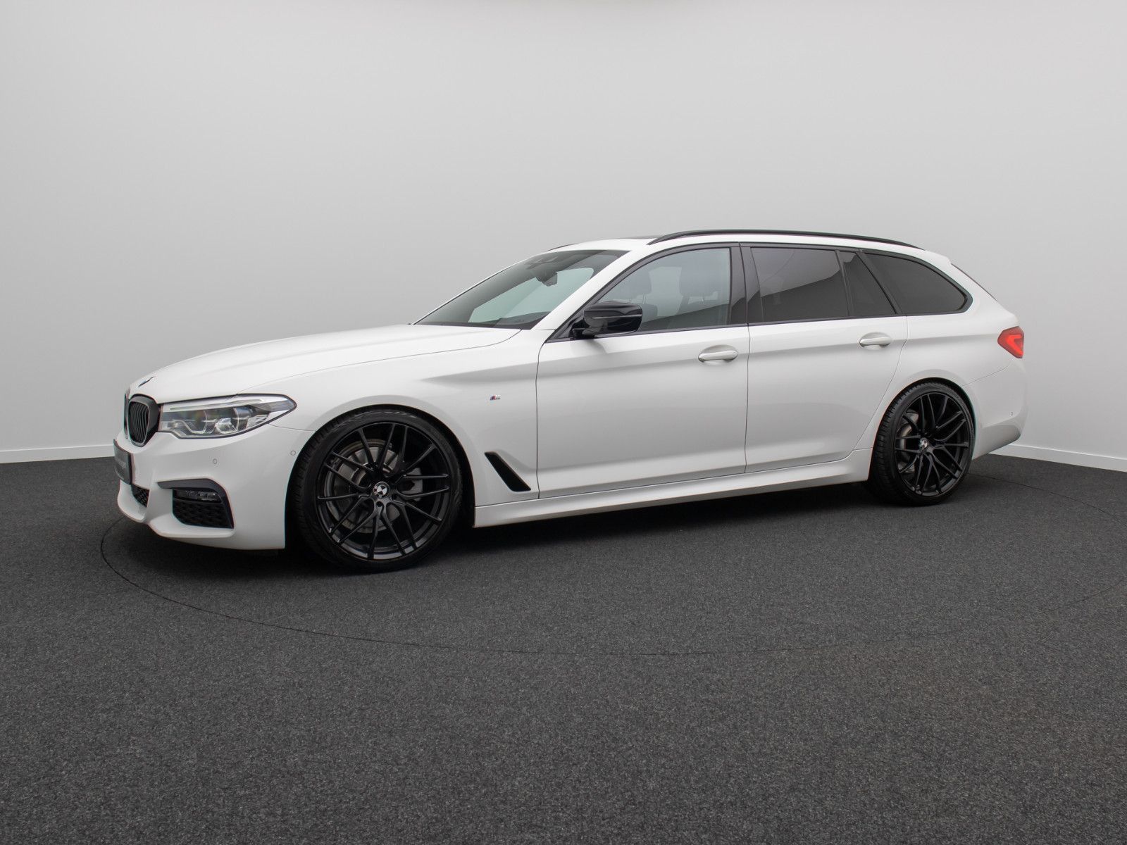 Fahrzeugabbildung BMW 520d M Sport ACC Kamera LED Memory DisplKey 20"