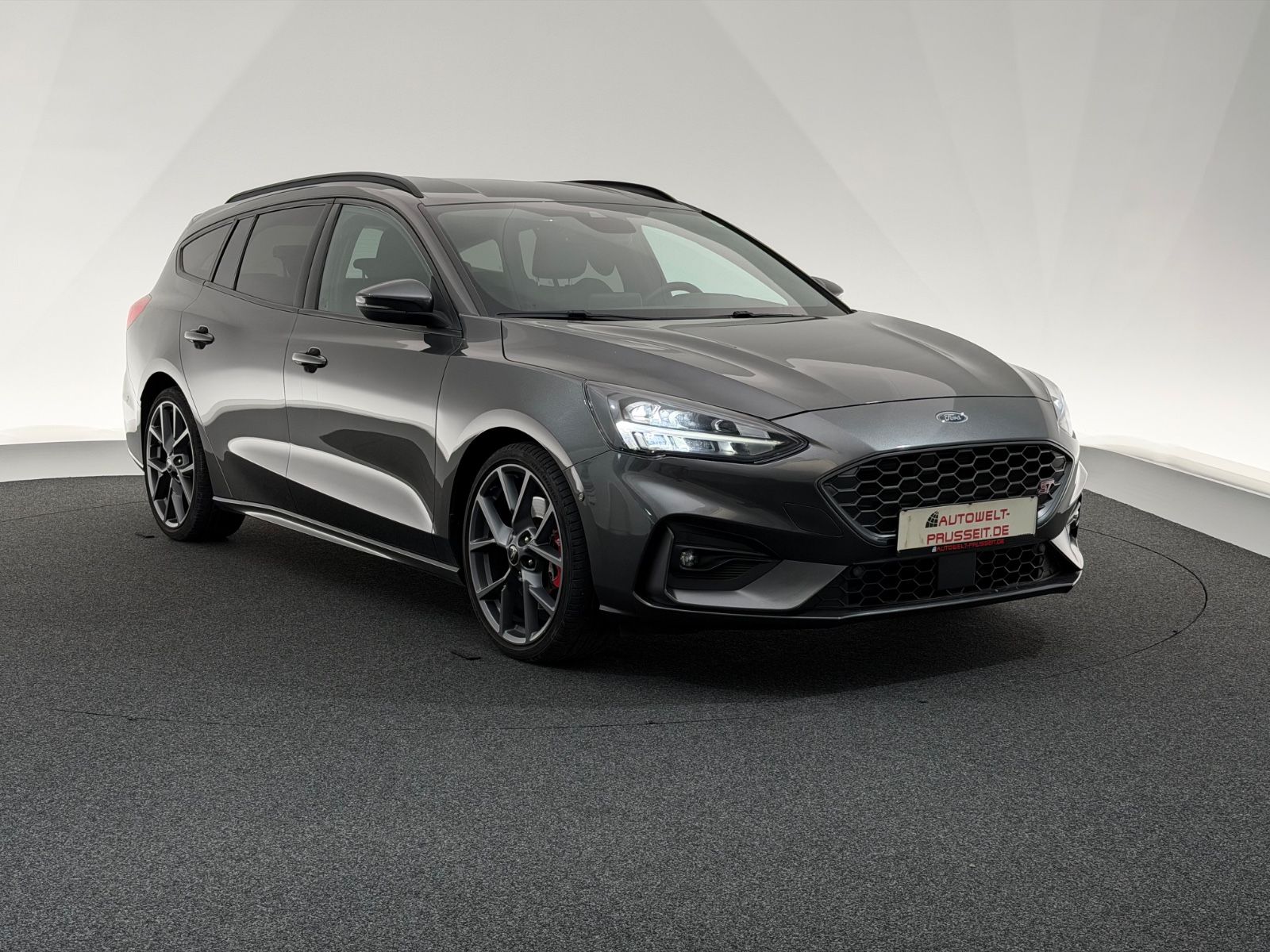 Gebrauchtwagen Ford Focus Focus Turnier 2.3 EcoBoost*ST*LED-RECARO-AHK-ACC in Horb am Neckar