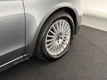Mercedes V 220 - 12