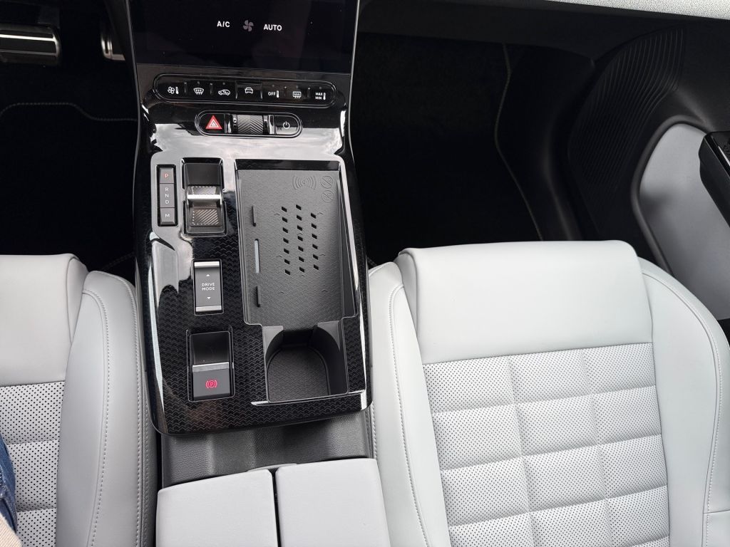 Fahrzeugabbildung Citroën C5 Aircross Hybrid 145 TEAM D mit Winter Paket