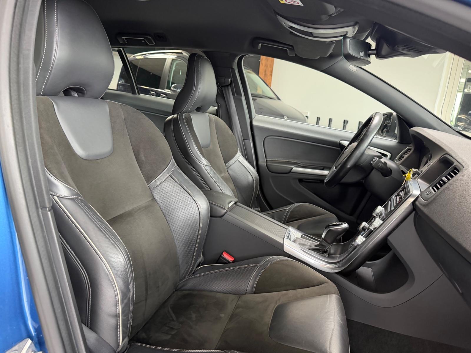 Volvo V60 D4 R Design Automatik NAVI SHZ PDC 18 ZOLL
