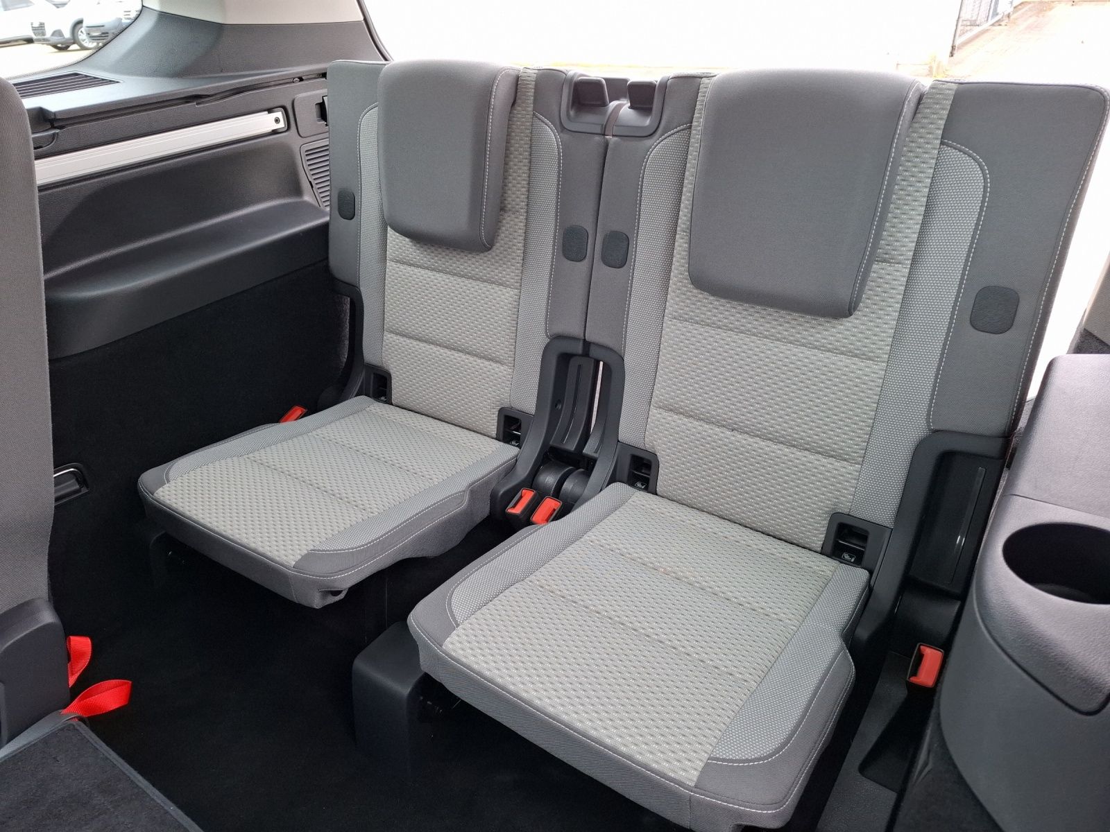 Fahrzeugabbildung Volkswagen Touran TSI Comfortline 7-Si Navi AID ACC PDC SH