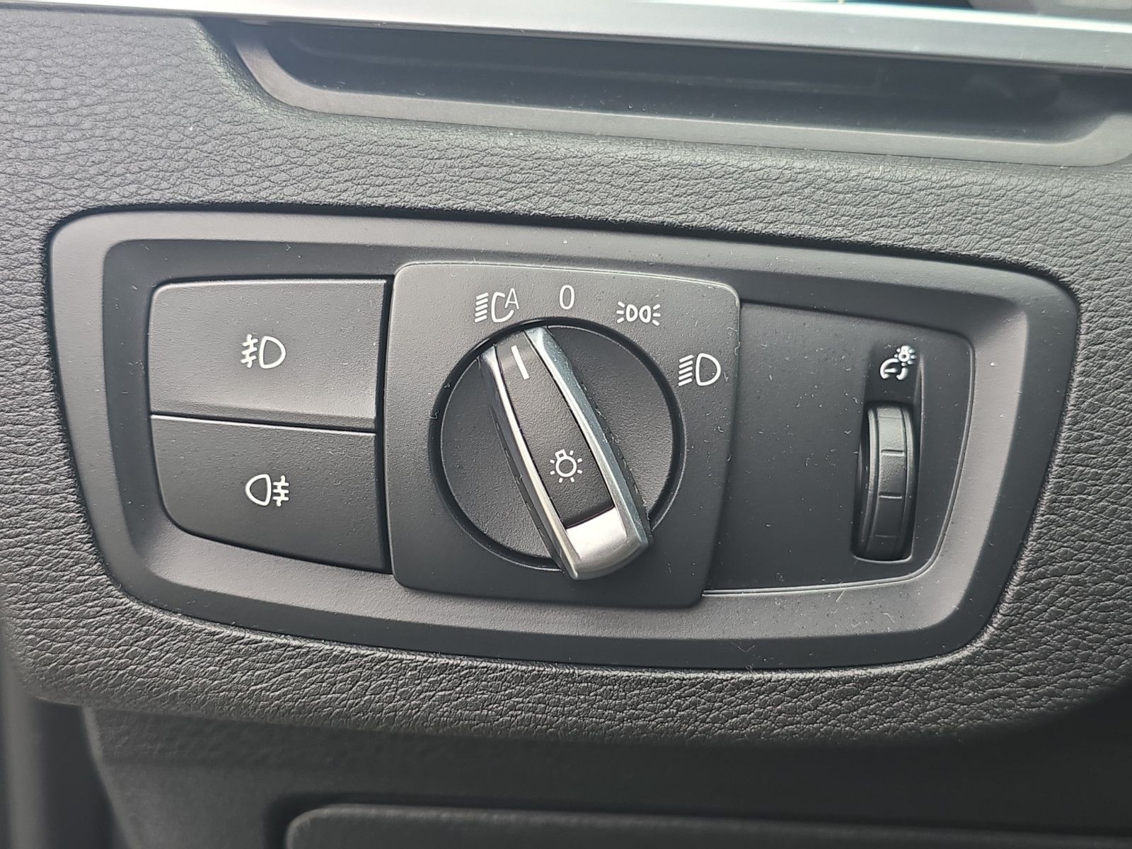Fahrzeugabbildung BMW X1 xDrive 18 d Sport Line Advantage Parkassiste