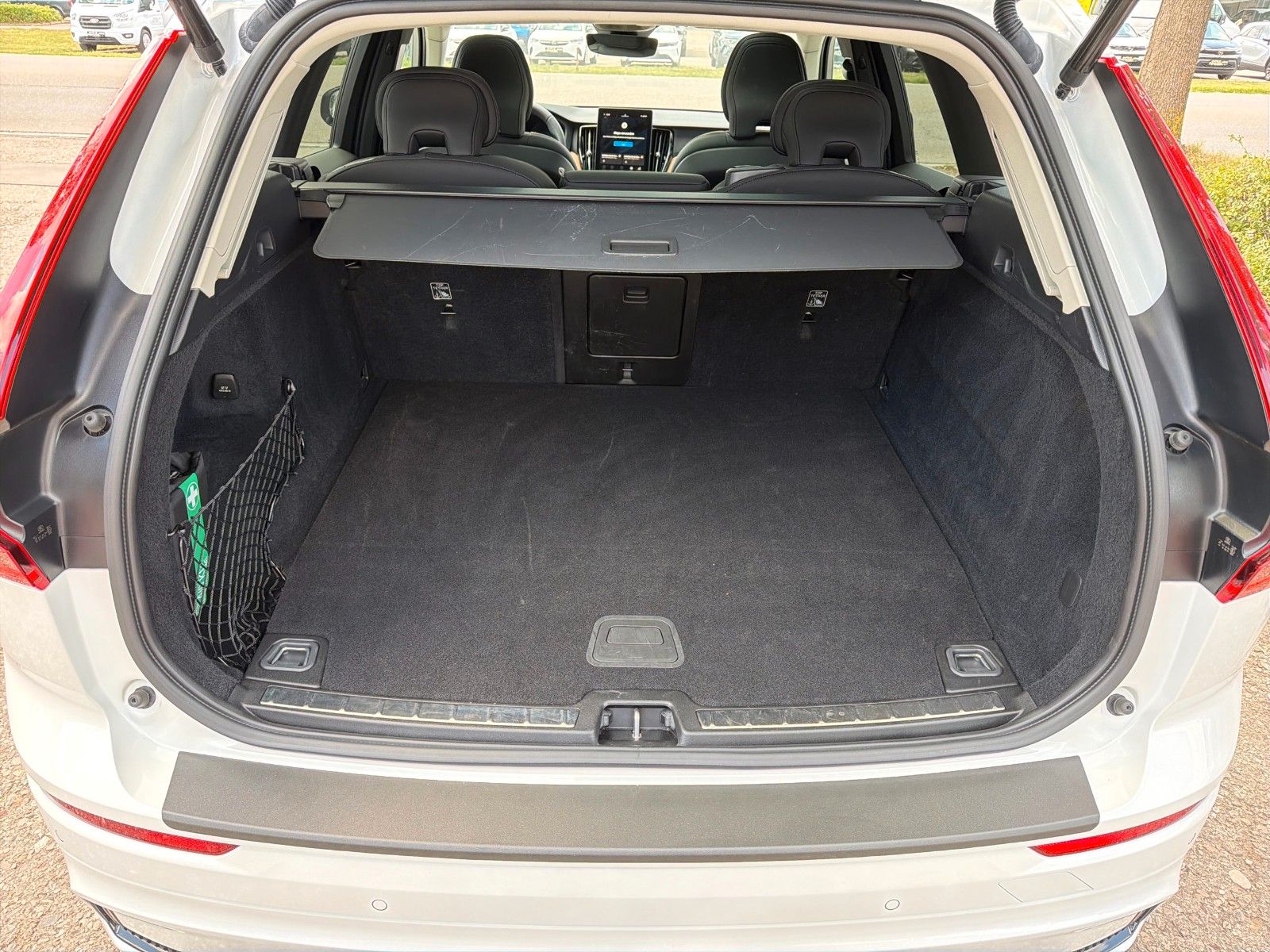 Fahrzeugabbildung Volvo XC60 Plus Dark Rech. Plug-In Hybrid AWD Facelift