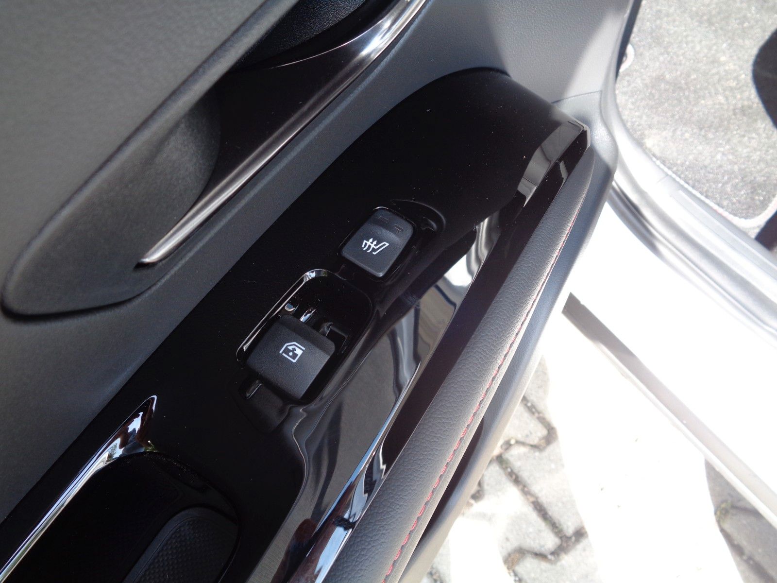 Fahrzeugabbildung Hyundai TUCSON 1.6 T-GDI PHEV AT 4WD N-LINE SITZP. SD