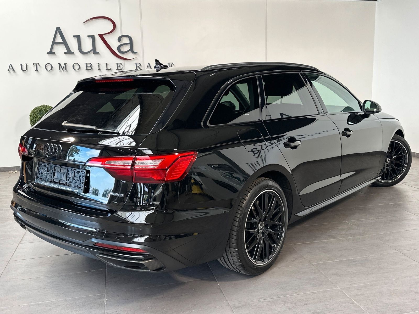 Fahrzeugabbildung Audi A4 Avant 45 TFSI Quattro Advanced Black NAV+LED