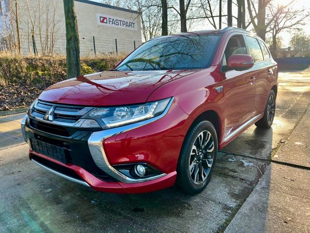 Mitsubishi Outlander PHEV Plus 4WD