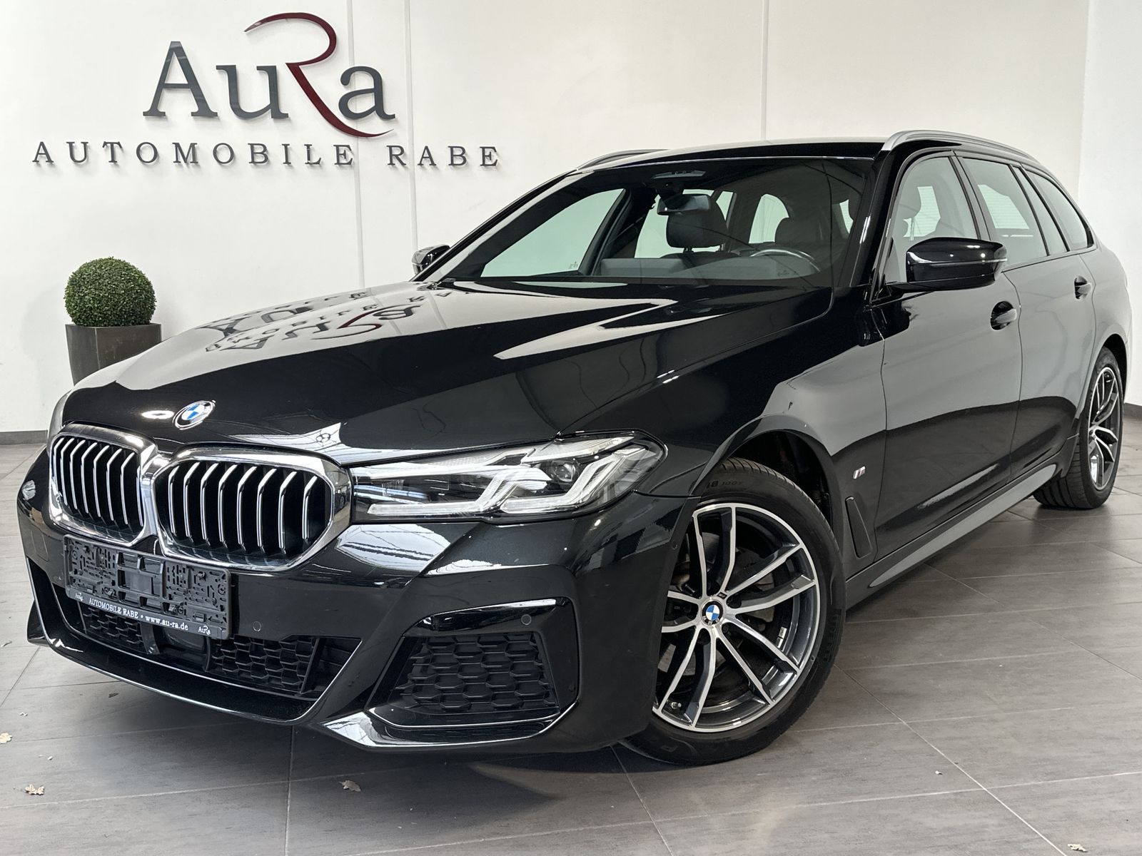 Fahrzeugabbildung BMW 520d Touring xDrive M-Sport NAV+LED+ACC+HIFI+DDC