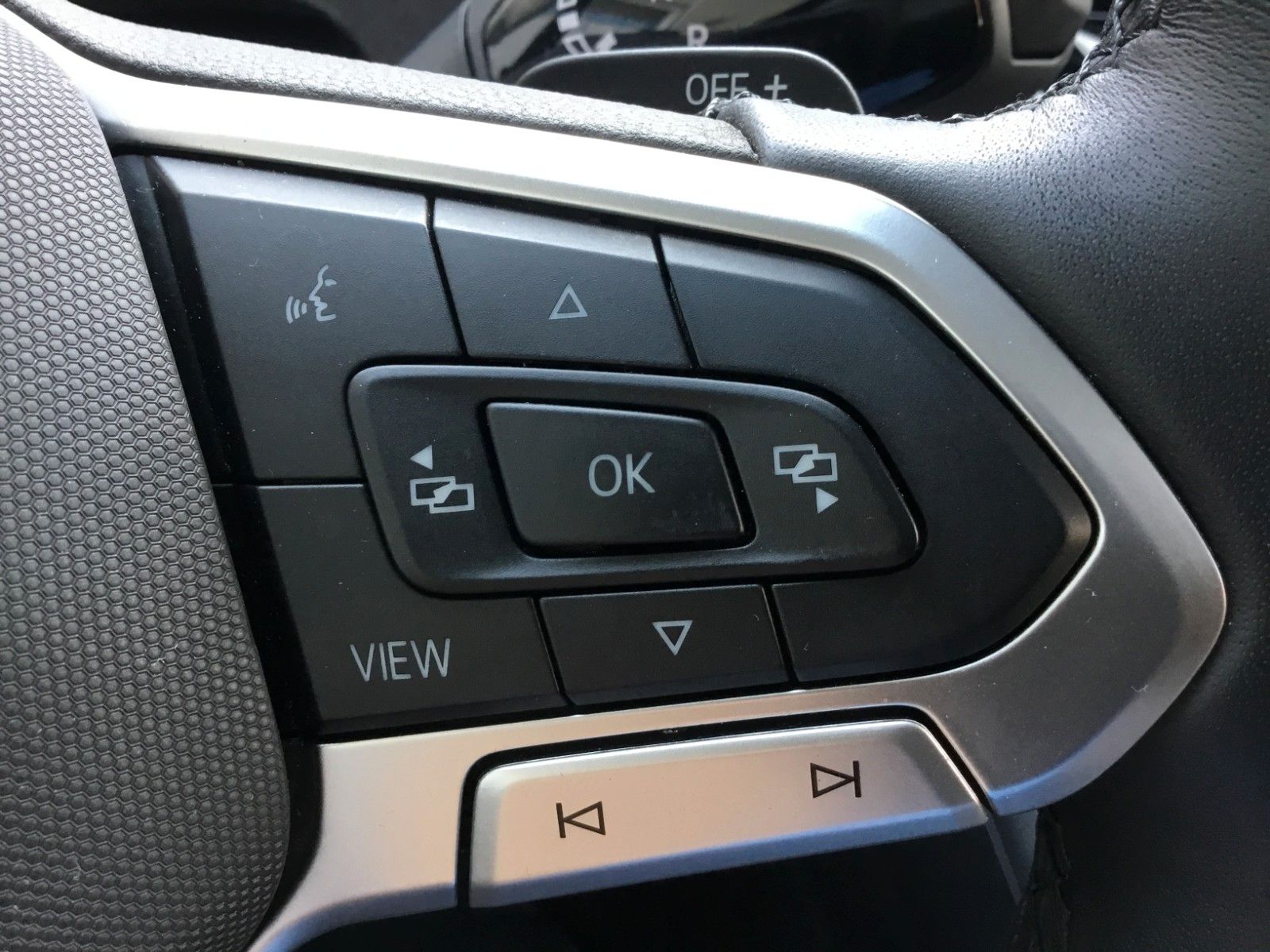 Fahrzeugabbildung Volkswagen Tiguan 1.5 eTSI DSG+AHK+LED+AppConnect+Sitzheizu