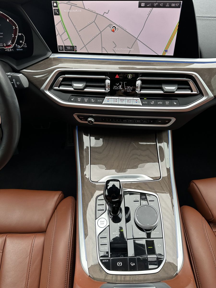 Fahrzeugabbildung BMW X5 xDrive45e M-Sportpaket HUD+LASER+ACC+AHK+H&K