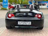 BMW Z4 Roadster 2.2i Automatik SHZ Leder LM-Felgen - BMW Z4 aus 2004: Cabrio