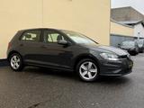 Volkswagen Golf VII Lim. TEMP PDC SONDERLACK ALU KLIMA GAR - VW Golf Gebrauchtwagen in Hamburg