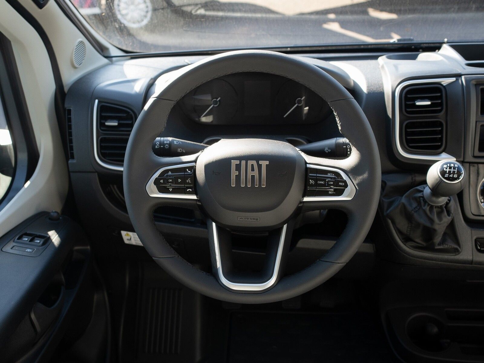 Fahrzeugabbildung Sunlight Adventure Cliff 600 Modell 26 / Dieselheizung