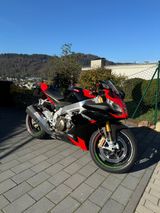 Aprilia RSV4 Factory  - APRILIA 2011 RSV4