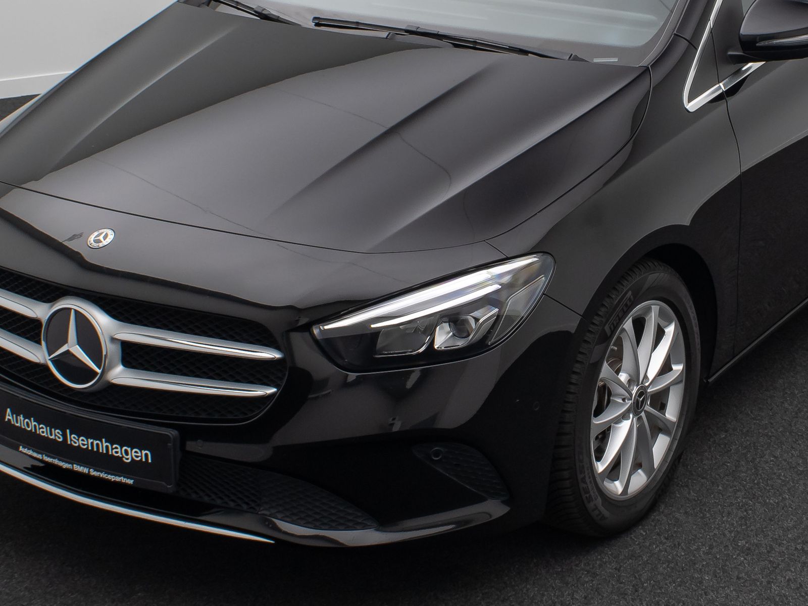 Fahrzeugabbildung Mercedes-Benz B 180 Kamera SoundSys LED Navi Tempomat Komfort