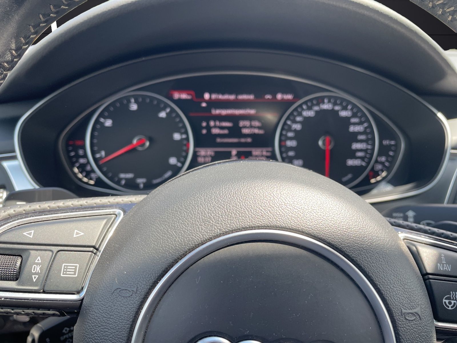 Fahrzeugabbildung Audi A6 Avant S-Line TDI LED 20" AHK STH SHZ HuD PDC