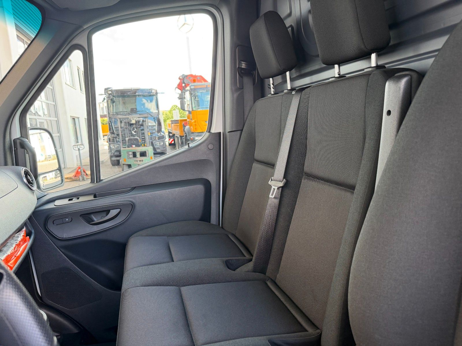 Fahrzeugabbildung Mercedes-Benz Sprinter 317 CDI 9G 3665 LED SHZ Klima Schwing